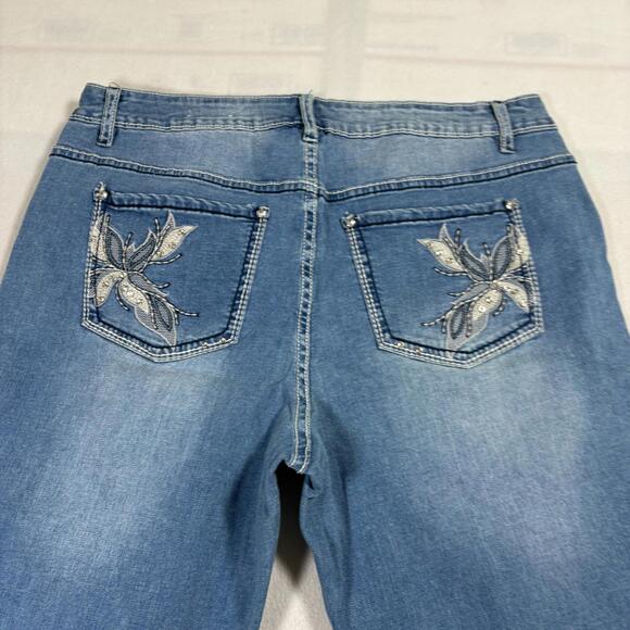 Avenue Denim Capri Jeans Womens 16 Blue Stretch Mid Rise Plus Size - Picture 9 of 10